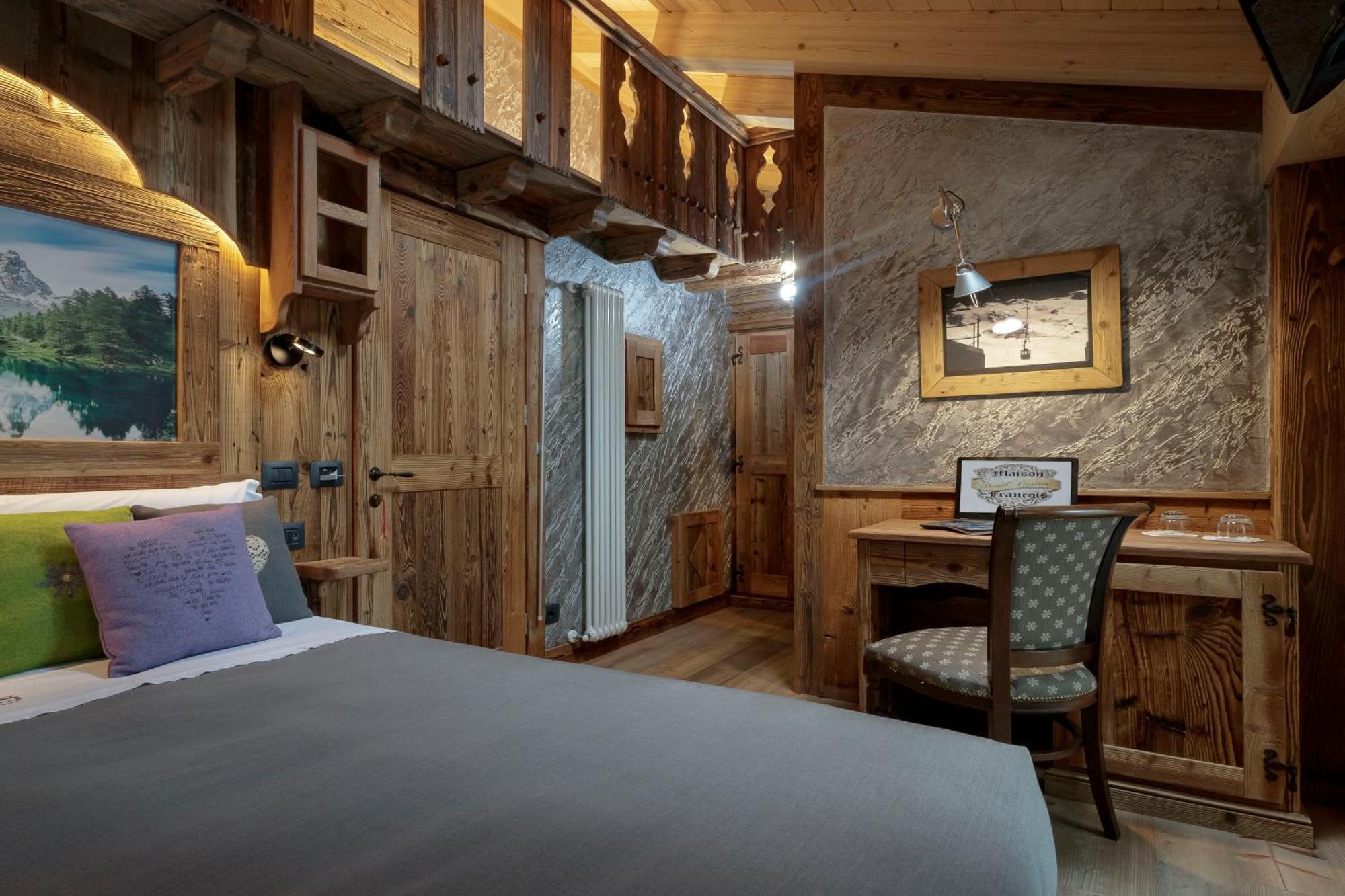 Chalet Matterhorn Francois - Central Ski Chalet With Spa And Breakfast, 100Mt Lift Bed & Breakfast Breuil-Cervinia Exterior photo