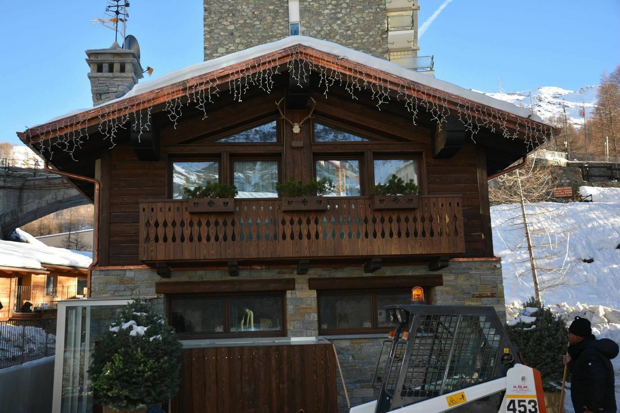 Chalet Matterhorn Francois - Central Ski Chalet With Spa And Breakfast, 100Mt Lift Bed & Breakfast Breuil-Cervinia Exterior photo